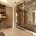 ワコーレＫＯＢＥザ・ファースト 不審者や勧誘員などが建物内に立ち入るのを防いでくれるオートロック付き。