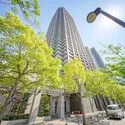 晴海アイランドトリトンスクエアビュータワー1号棟 外観：建物中央／地上50階建て地下2階のタワーマンション