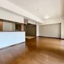グリーンコーポ星ヶ丘南 家族団らんを楽しむＬＤKは和室を開放すると約23.3帖の広々とした空間になります。