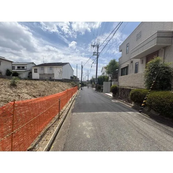 箕面市桜ケ丘3丁目 前面道路