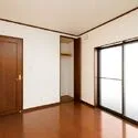 大阪市北区長柄東３丁目 1階には洋室が1部屋設けられ、LDKや他の洋室から離れた落ち着いた空間で、仕事や趣味に集中できます。