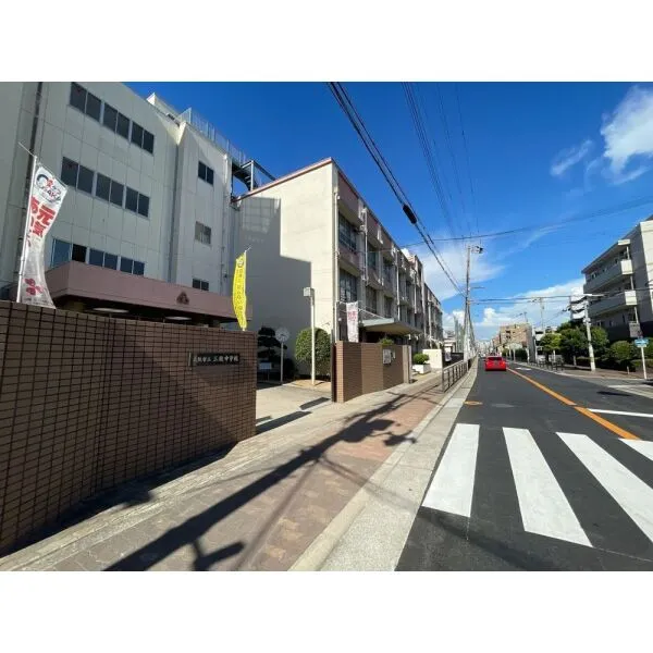 ライオンズマンション沢之町ガーデンタワー 市立三稜中学校(中学校)まで約770m(徒歩10分)