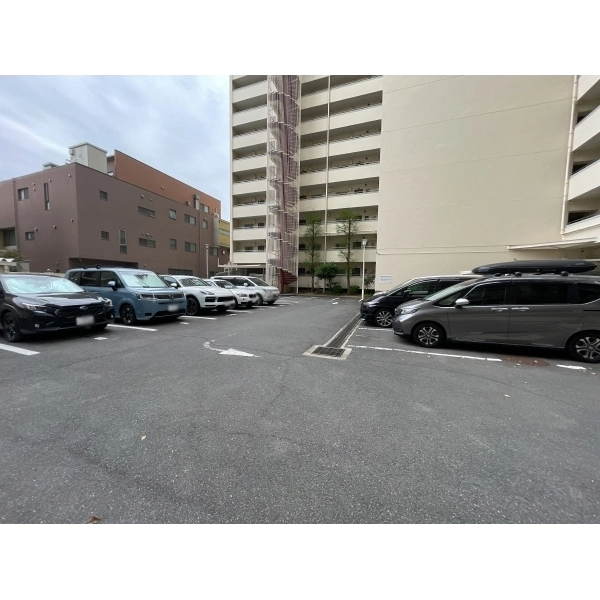 西長堀コーポ 駐車スペース