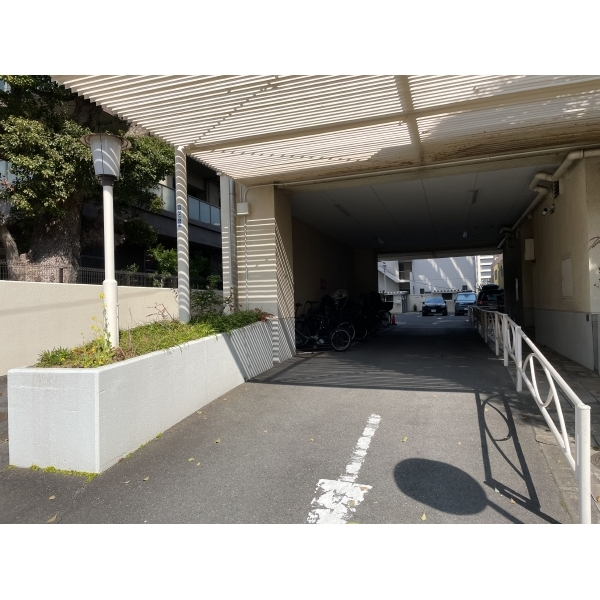 西長堀コーポ 駐車場入り口