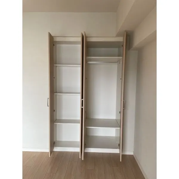 検見川浜レジデンス ５．６畳洋室　収納