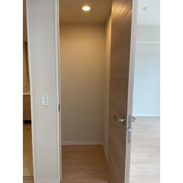 検見川浜レジデンス リビング　納戸