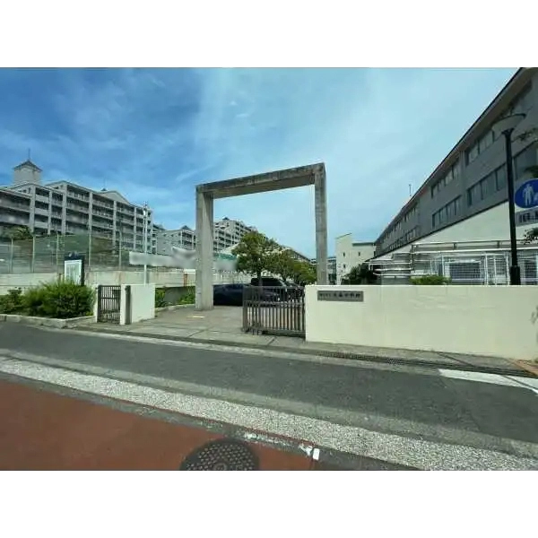 パークシティ本牧Ｅ棟 横浜市立大鳥中学校（中学校）まで約500m（徒歩7分）