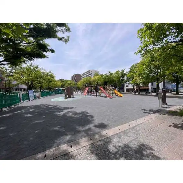 パークシティ本牧Ｅ棟 本牧いずみ公園（公園）まで約130m（徒歩2分）