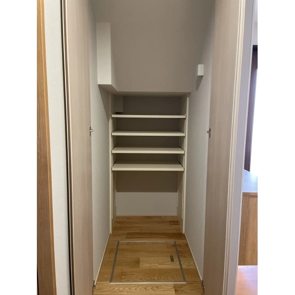 小金井市本町3丁目 階段横収納