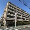 クレアーレ甲子園口 南西側から撮影したマンションの外観写真です。