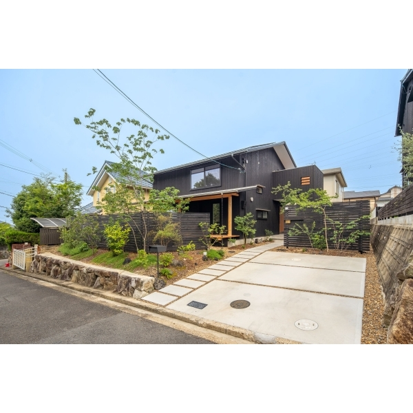 八幡市西山足立 外観