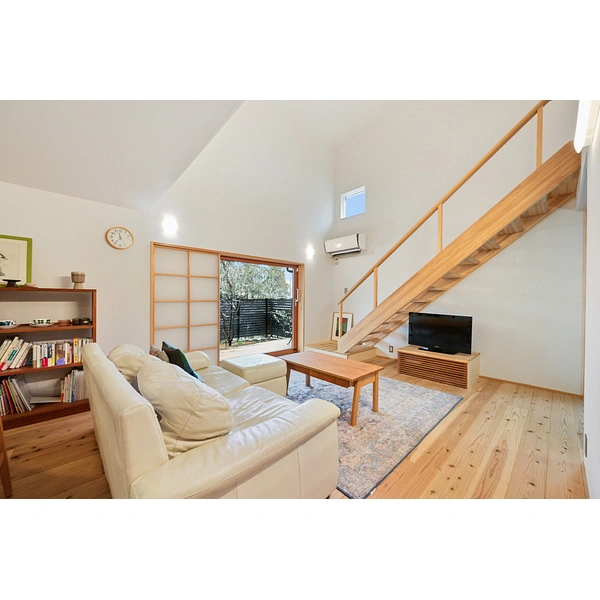 八幡市西山足立 リビング