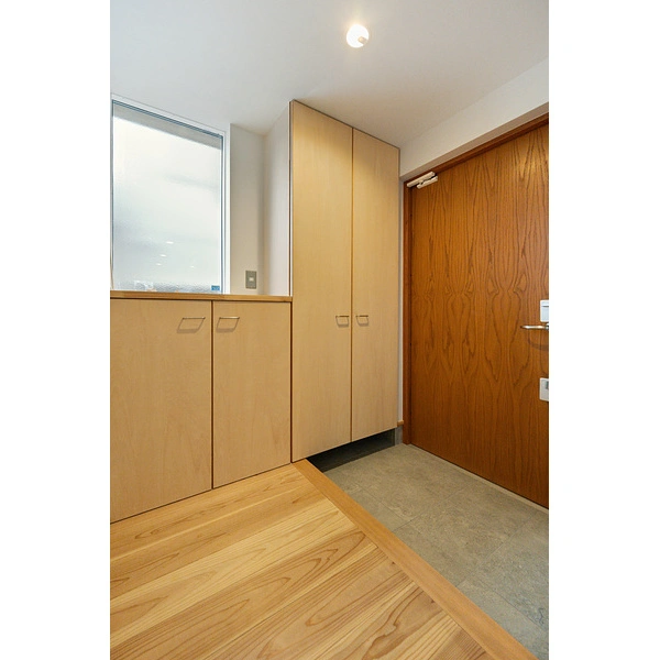 八幡市西山足立 玄関