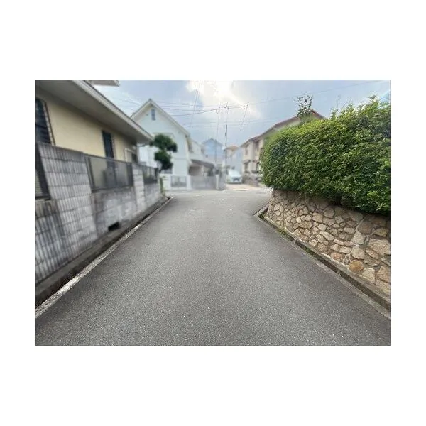 箕面市桜ケ丘3丁目 前面道路(南側)