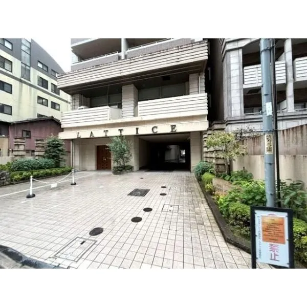 レスタージュ四条烏丸・ラティス エントランス