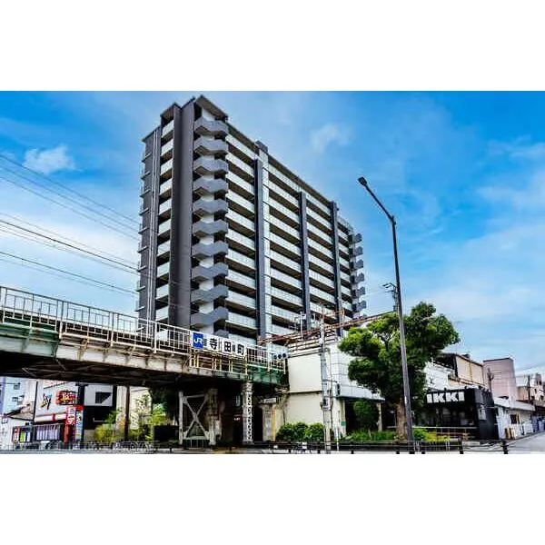 ザ・レジデンス寺田町駅前 2024年8月築。JR大阪環状線「寺田町」駅まで徒歩1分(約20m)の駅近マンションです。