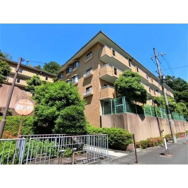 ライオンズマンション山科御陵 　マンションの外観写真です。