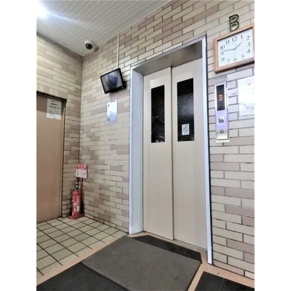 ライオンズマンション山科御陵 　エレベーターです。