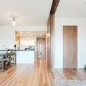 ザ・パークハウス大宮吉敷町翠邸 約10.7帖のLD　床暖房付　天井高は約2.51ｍ　LDを見渡せる対面式キッチン
