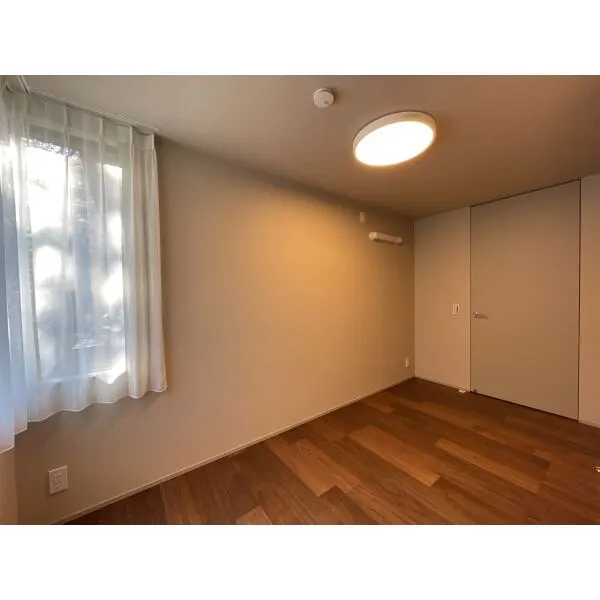 代々木パーク・マンション LDK横　洋室約5.6畳　家具・調度品等は販売価格に含まれません。