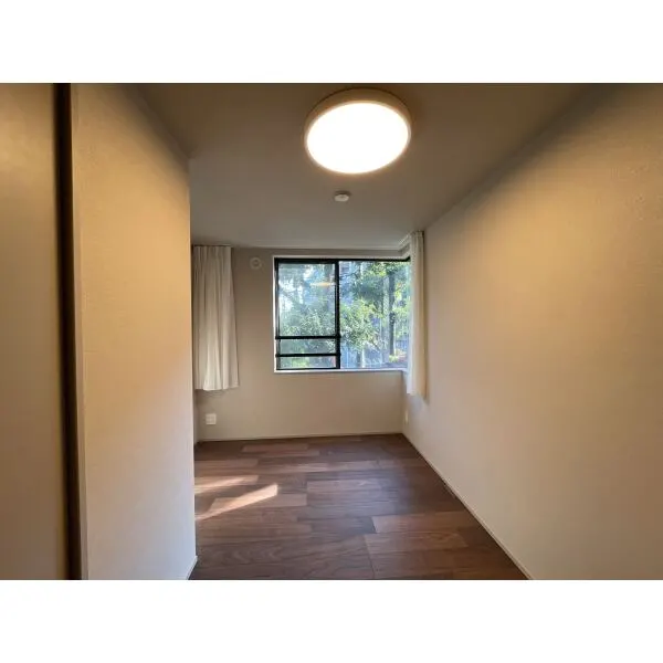 代々木パーク・マンション LDK横　洋室約5.6畳　家具・調度品等は販売価格に含まれません。