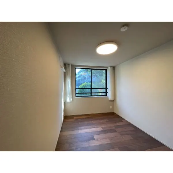 代々木パーク・マンション 洋室約5.6畳　家具・調度品等は販売価格に含まれません。