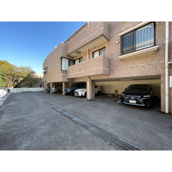 代々木パーク・マンション 駐車スペース