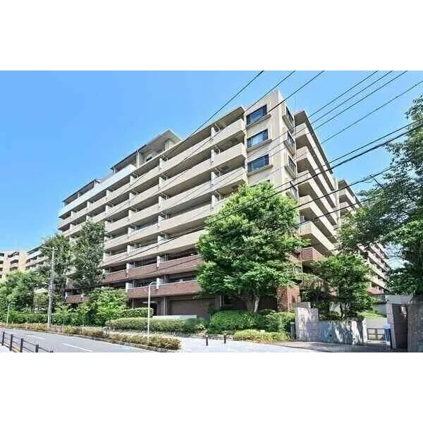 ファミールグラン高井戸デュープレックス 丸紅、リテック・コンサルタンツ分譲。総戸数340戸、地上9階地下1階建の大規模RC造マンション。