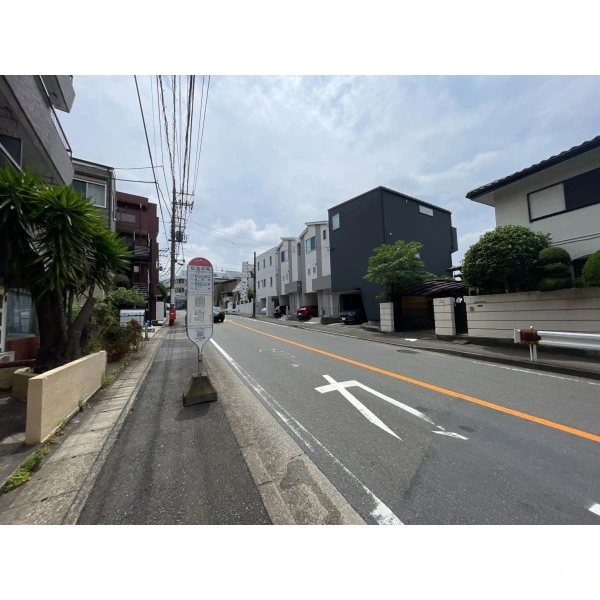 川崎市麻生区王禅寺西１丁目 バス停　小田急バス「弘法の松」停まで約70m（徒歩1分）