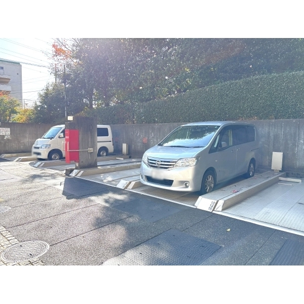 ハイホーム鷺沼東 駐車スペース