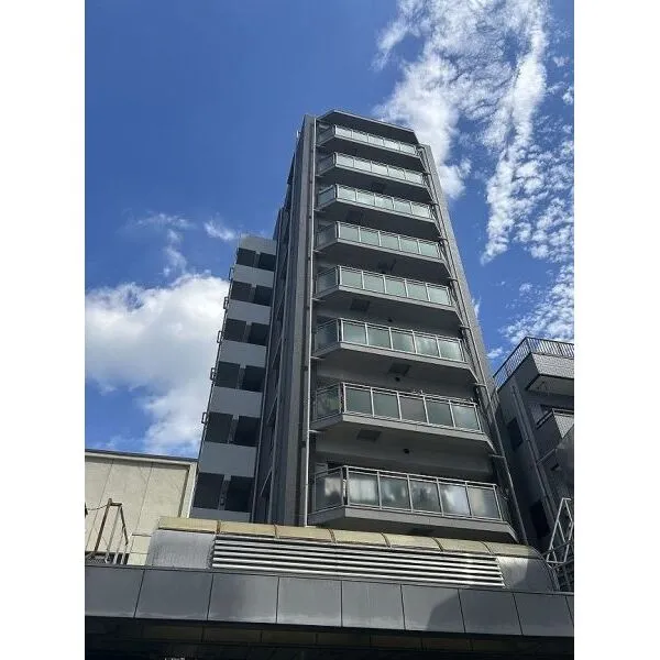 ファーストシーン小岩ラグゼ フラワー通り沿いに位置するマンション