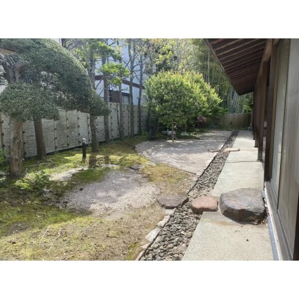 鎌倉市山ノ内 庭
