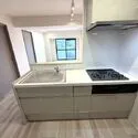 ライオンズマンション宮前平第３　Ｂ棟 下部収納はスライド式で取り出しやすい