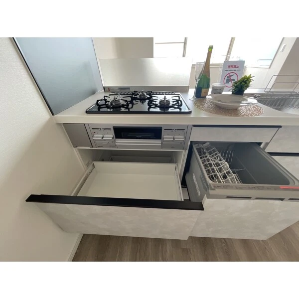 サニーハウス東陽町 食洗機付キッチンです。家具・調度品は売買対象に含まれません。