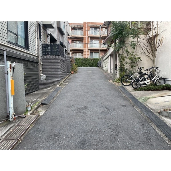 目黒区下目黒４丁目 前面道路