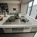 シティタワーズ豊洲ザ・ツインノースタワー キッチン：三口ガスコンロを採用。下にはグリル備え付けあり(撮影年月：2026年07月)