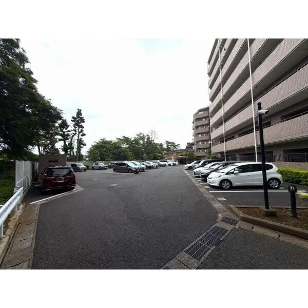 ライオンズヒルズ習志野 平面駐車場