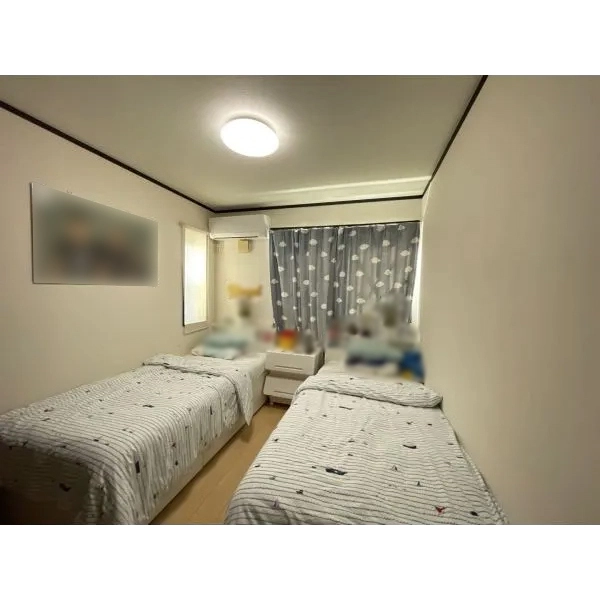 横浜市港北区小机町 2階中央約5.4畳洋室※家具 ・調度品は価格に含まれません。