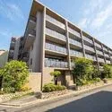 ザ・パークハウス北野白梅町 三菱地所レジデンス分譲「ザ・バークハウス」シリーズ。共用部に宅配ボックス・オートロック有り。