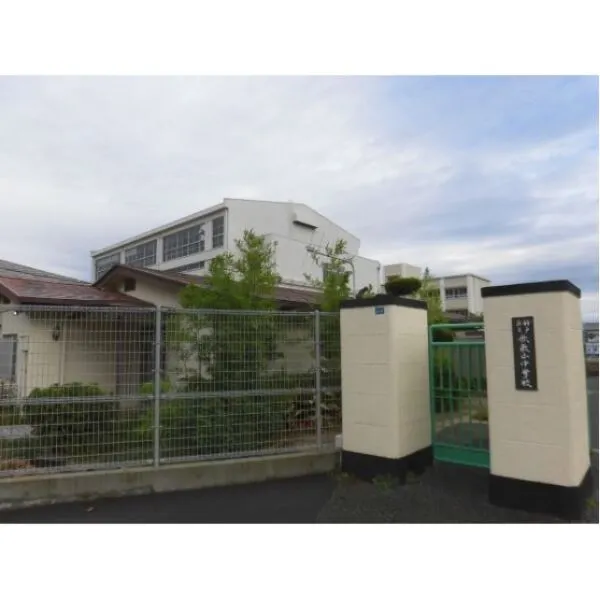 神戸市垂水区歌敷山４丁目 市立歌敷山中学校（中学校）まで約520m（徒歩7分）