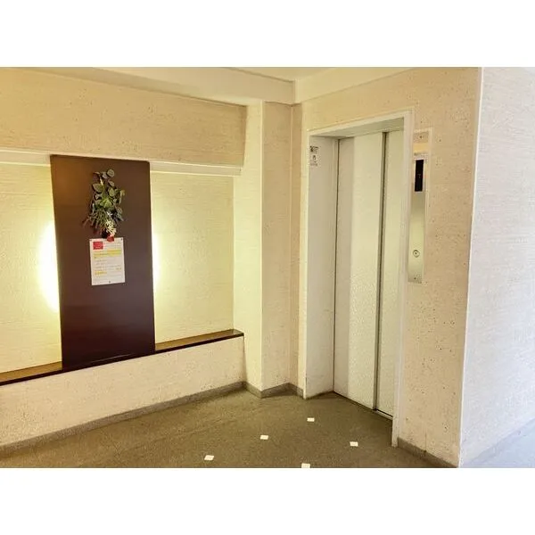 マンションヴィップ第2四谷 エレベーターホール