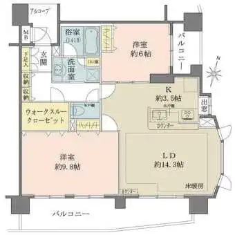 広々としたリビングは開放感があり、家族がゆったりとくつろげる空間になっています。