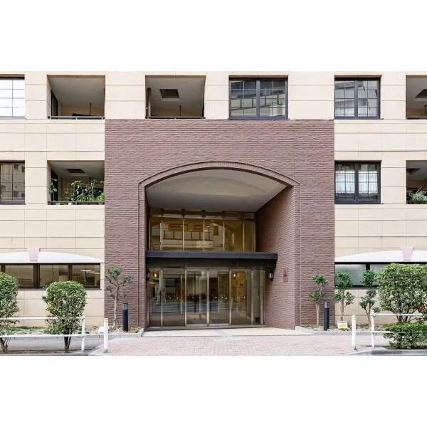 グランシティ　ラピュタタワー 重厚感のあるマンションエントランス