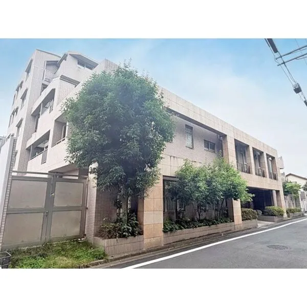 オーベル徳殿公園 目の前は徳殿公園、周辺は戸建てが並ぶ閑静な住宅街です。