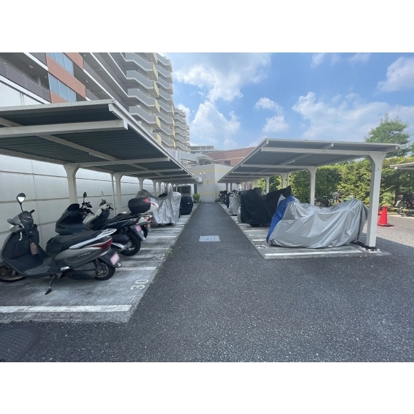 リムザ バイク置場
