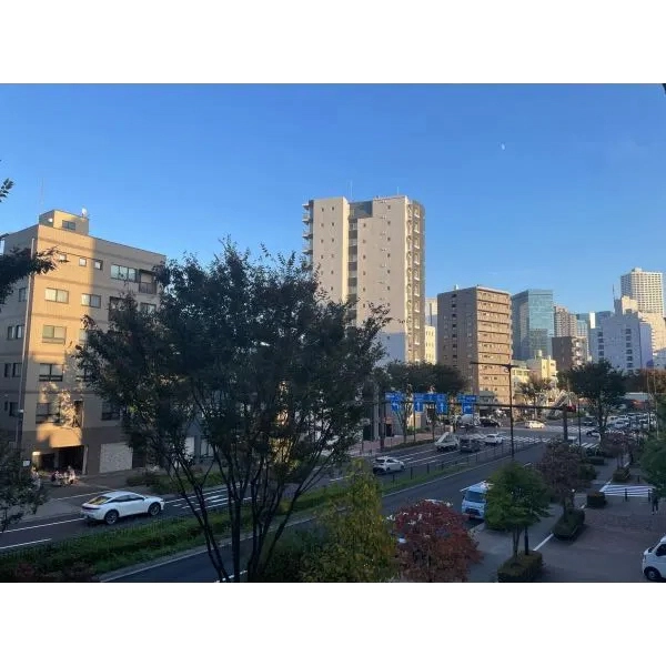 グリーンコーポ東中野 画像の回転、通行人と車のナンバーにぼかし加工をお願いします。