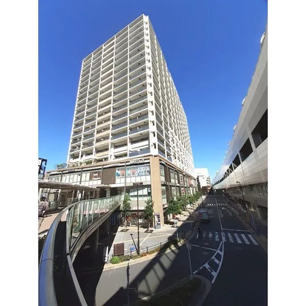 プラウドシティ蒲田 【外観】エントランスと駅を繋ぐ屋根付きアプローチで雨の日も快適に通勤・通学が可能です！