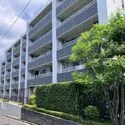 パークハウス上大岡 京浜急行線・横浜市営地下鉄ブルーライン上大岡駅まで徒歩13分。