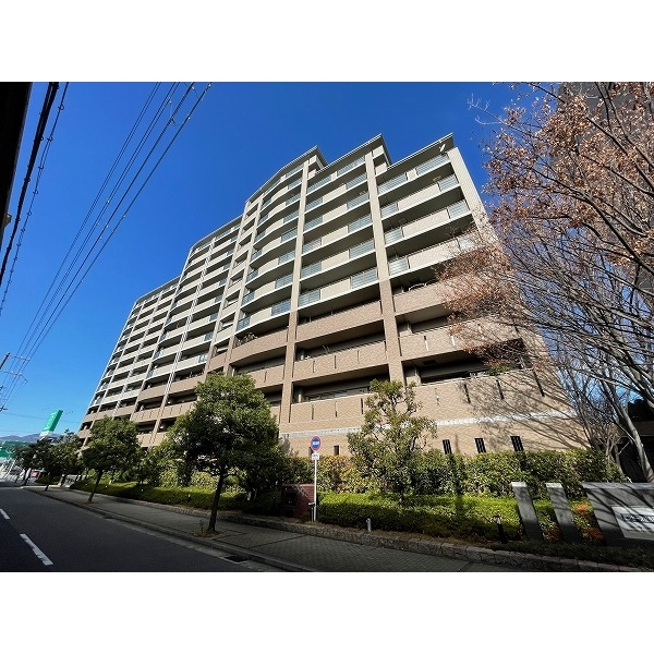 モンセーヌ住吉川公園１番館 外観