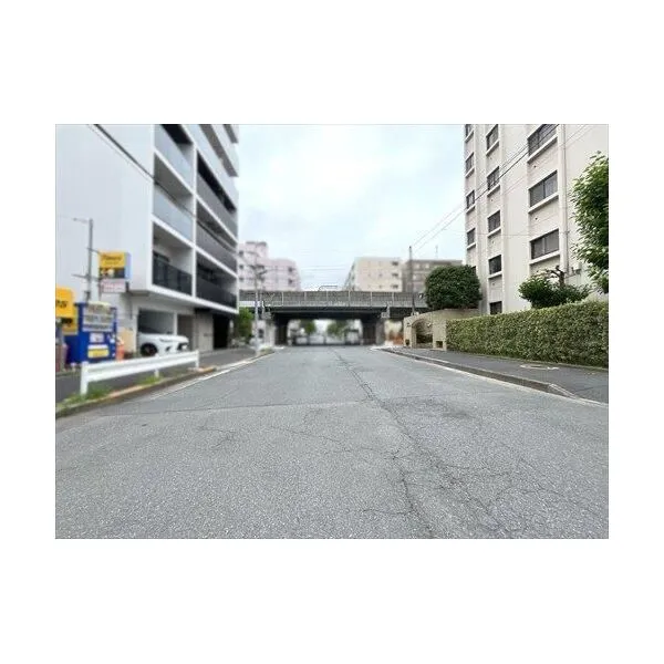 両国緑スカイハイツ 前面道路(2026年7月撮影)